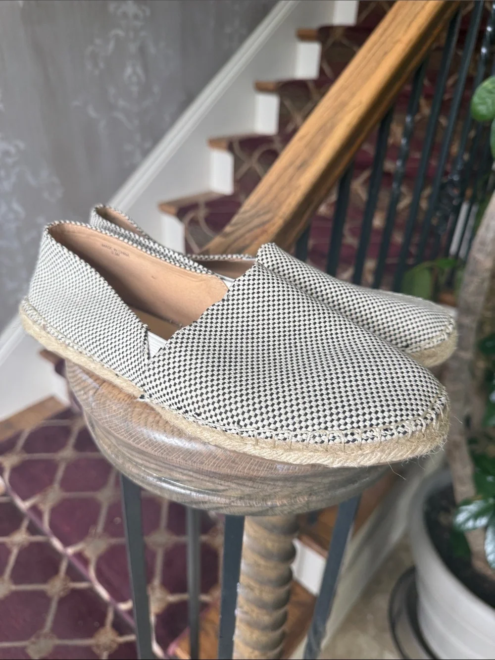 TALBOTS ladies size 9.5 flats. Very good condition.